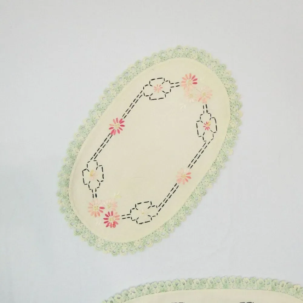 Set‎ of 4 Vintage Embroidered Linens Table Dresser Oval Rectangle Crochet Edge